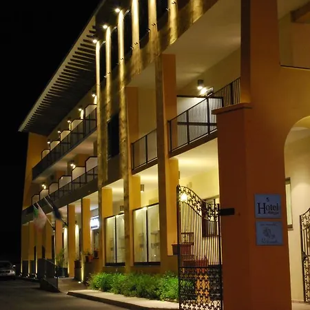 Hotel Milazzo Hotell 4*